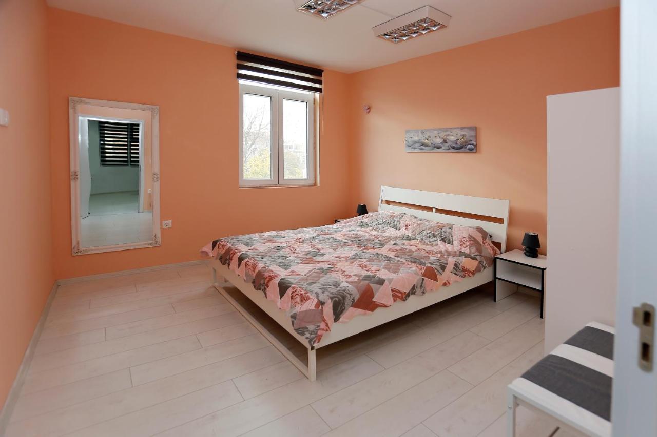 Lux Apartment " Central Street " Burgas Exterior photo
