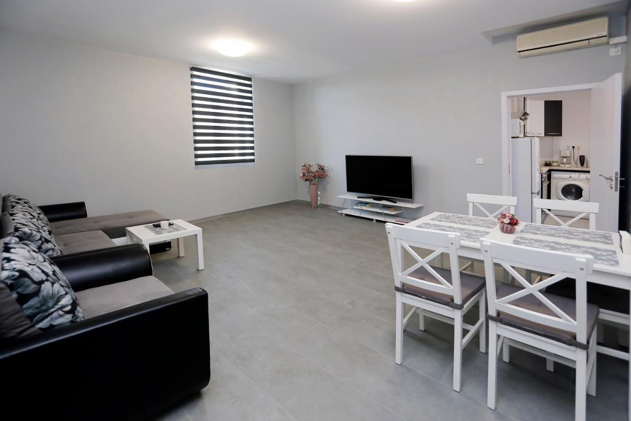 Lux Apartment " Central Street " Burgas Exterior photo